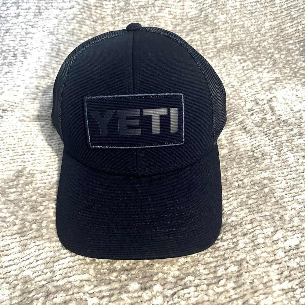 YETI Trucker Hat Core Patch Logo Navy Solid Mesh Back Adjustable  NWT